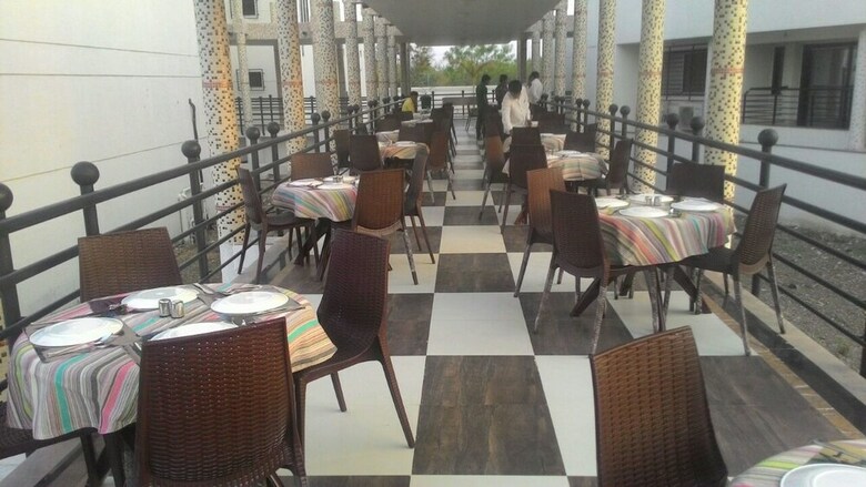 Hotel Shri Saibaba Satsang Mandal