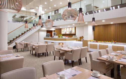 Hotel Parklane Resort And Spa