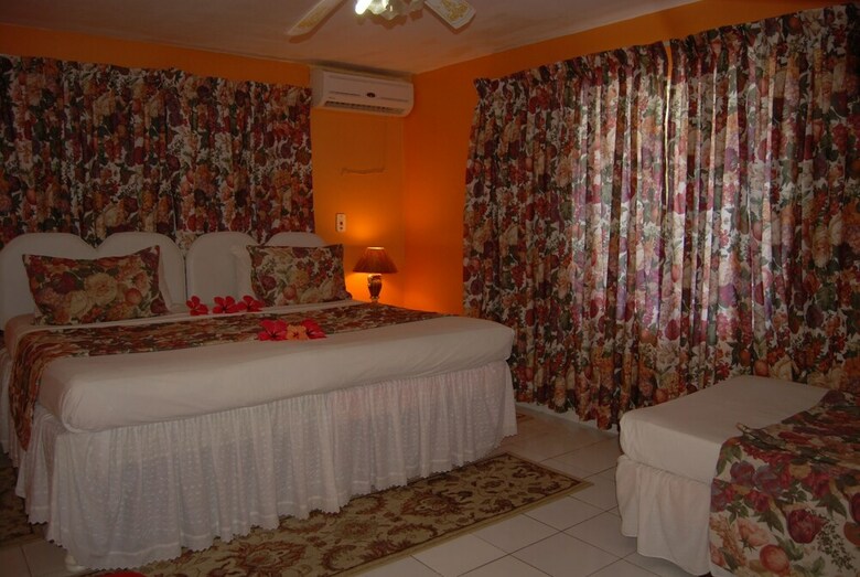 Hotel Pinkhibiscus Guest House