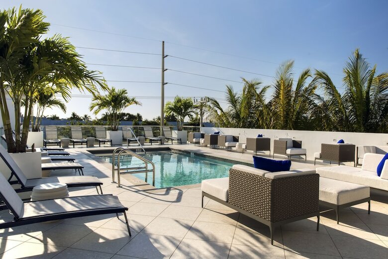 Hotel H2o Suites - Adults Only