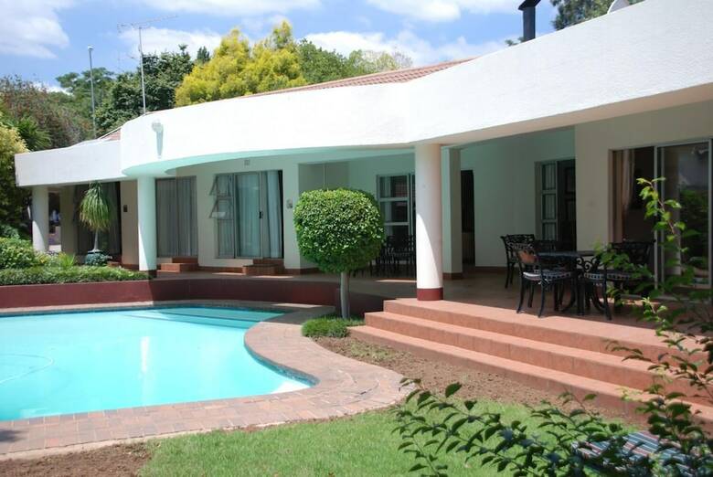Hotel Woodmead Guest Lodge