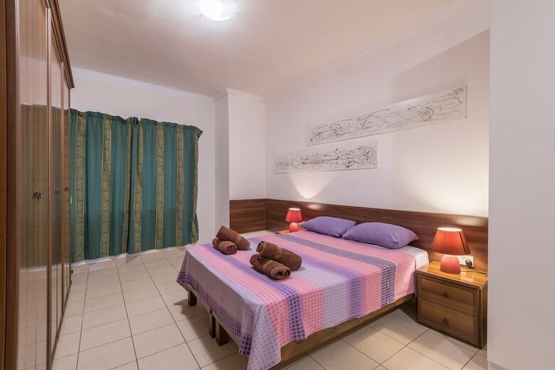 Spinola Bay Mansion Seafront Apartment