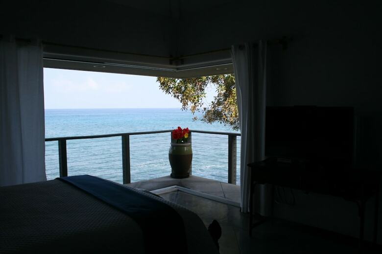 Kona Bay Seaclusion Oceanfront By Redawning