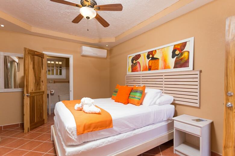 Mr. Tucan Hotel