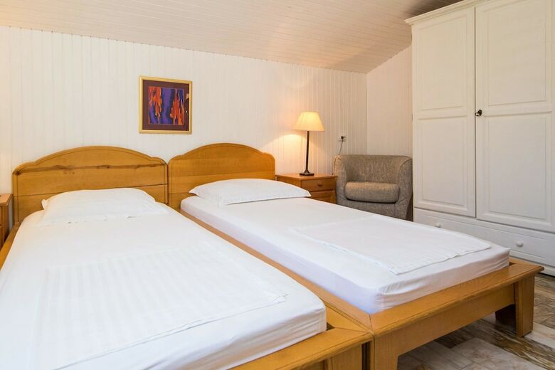 Hotel J&j Bed And Breakfast