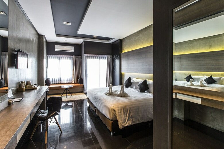 Cresco Hotel Buriram