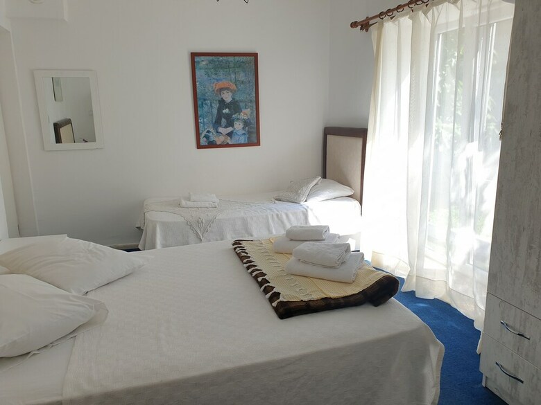Lacivert Hotel