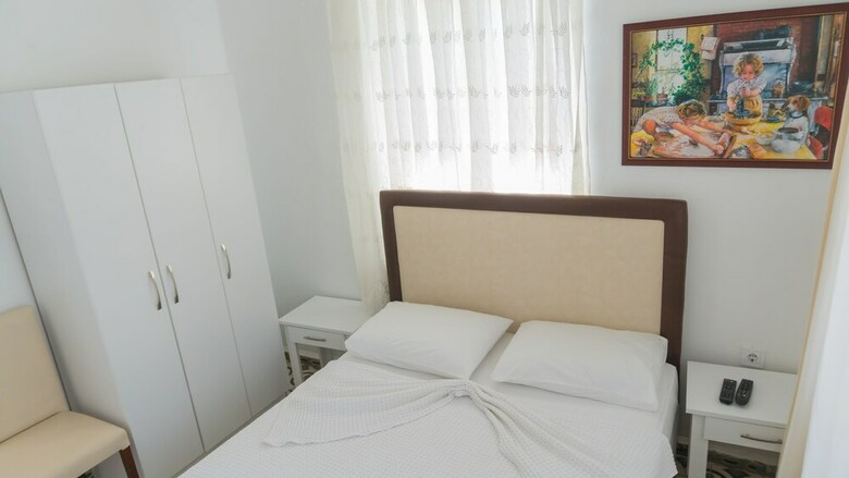 Lacivert Hotel