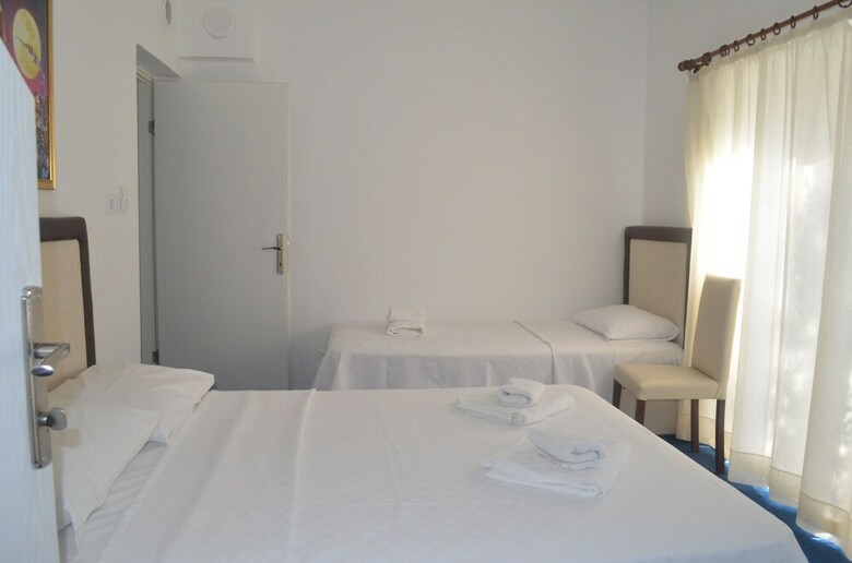 Lacivert Hotel