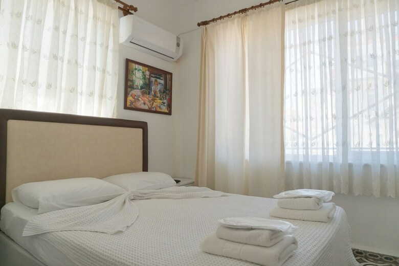 Lacivert Hotel