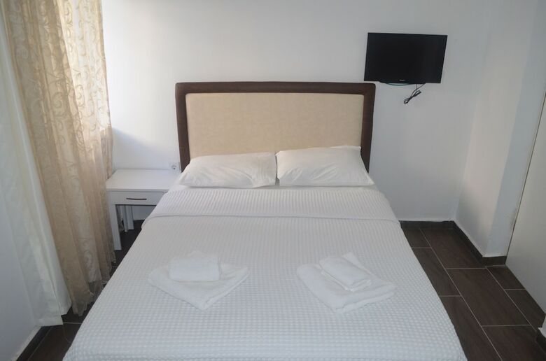 Lacivert Hotel