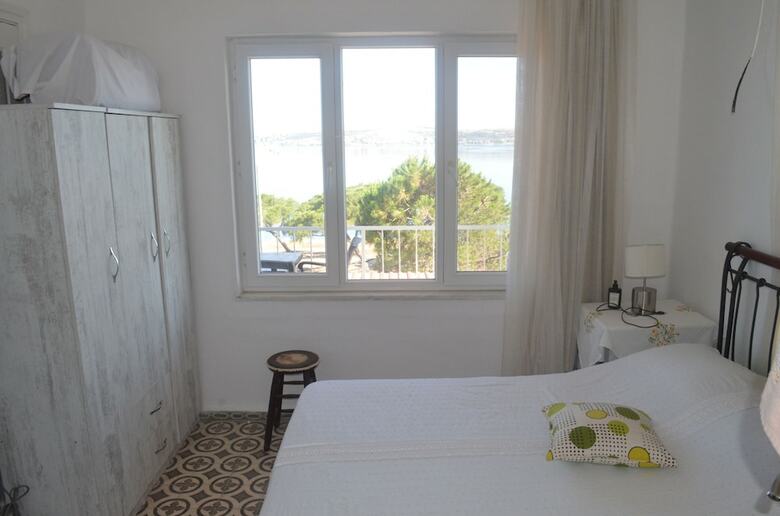 Lacivert Hotel