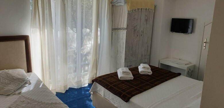 Lacivert Hotel
