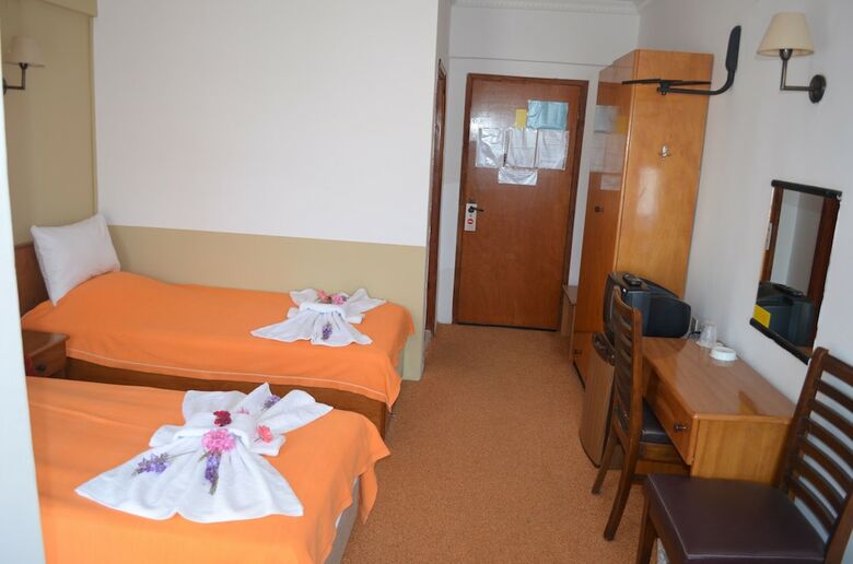 Megas Hotel