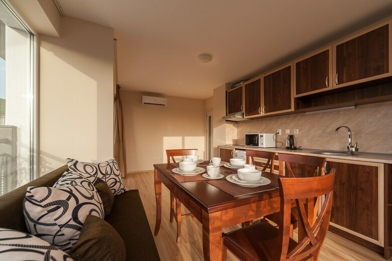 Roel Residence Apartments