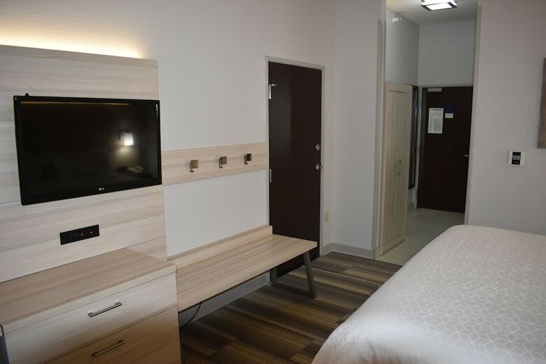 Hotel Holiday Inn Express & Suites Mcpherson