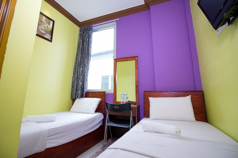 Oyes Saujana City Hotel