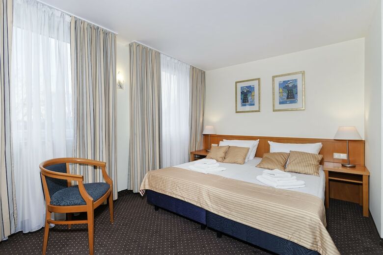 4 ?ywio?y Falenty Hotel & Conference Center