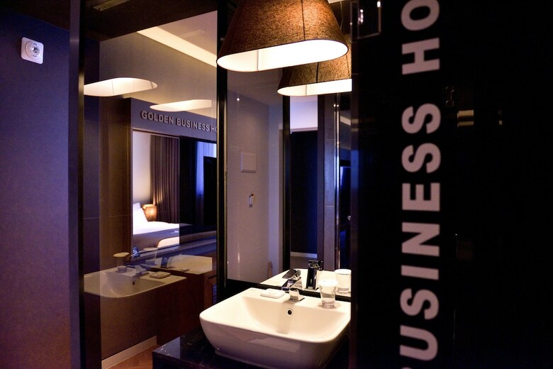 Golden Business Hotel