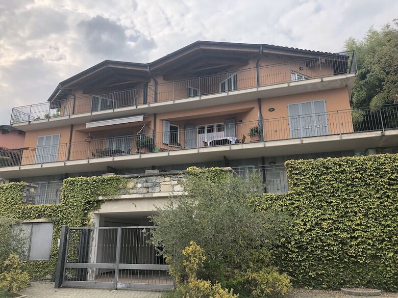 Apartamento Appartamento Vista Lago Red & Grey