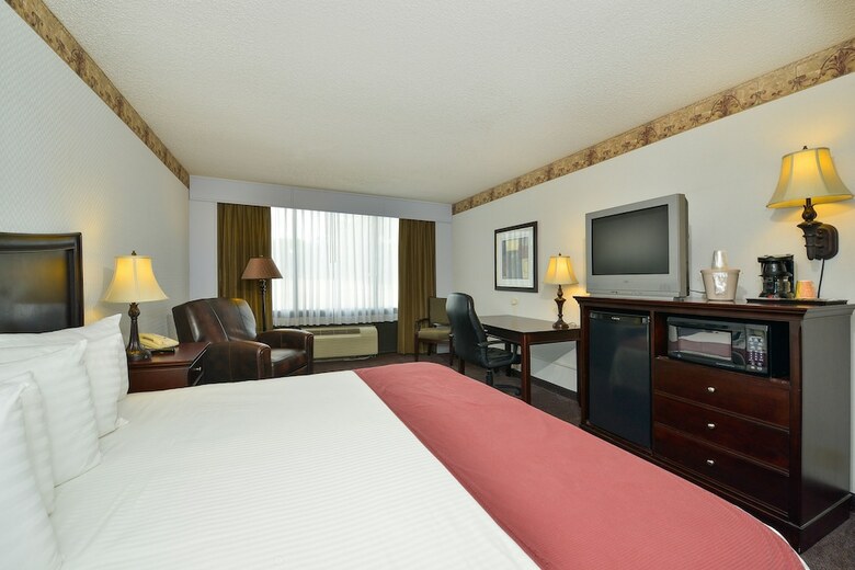 Hotel Lamplighter Inn And Suites