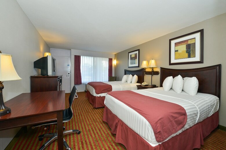 Hotel Lamplighter Inn And Suites