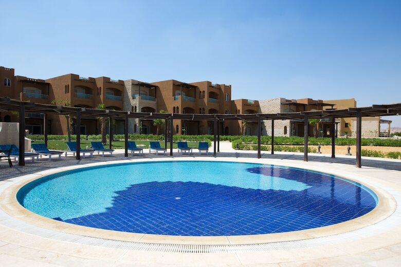 Byoum Lakeside Hotel