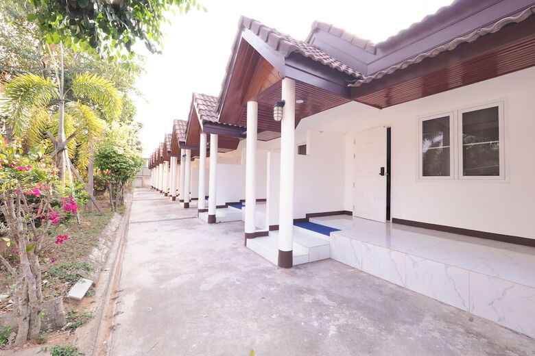 Hotel Oyo 592 Goldenville Villa