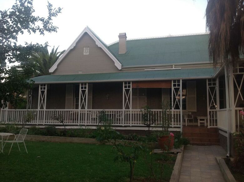 Hotel Housemartin Guest Lodge