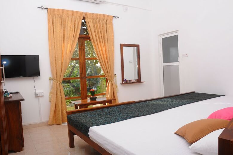 Hotel Colombo Village