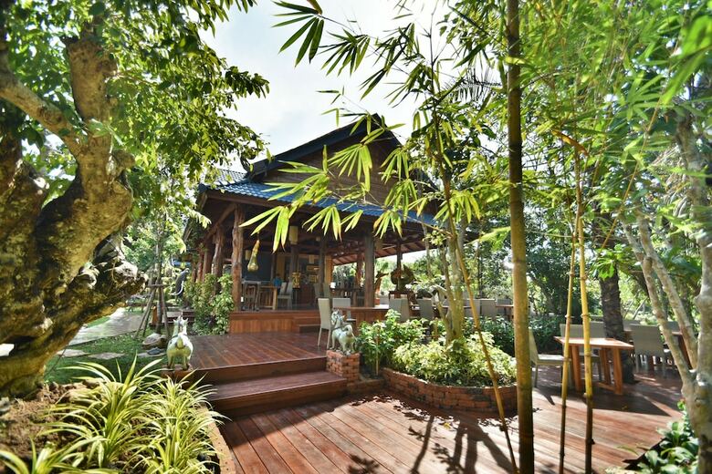 Hotel The Nine Thipthara Klongson Resort