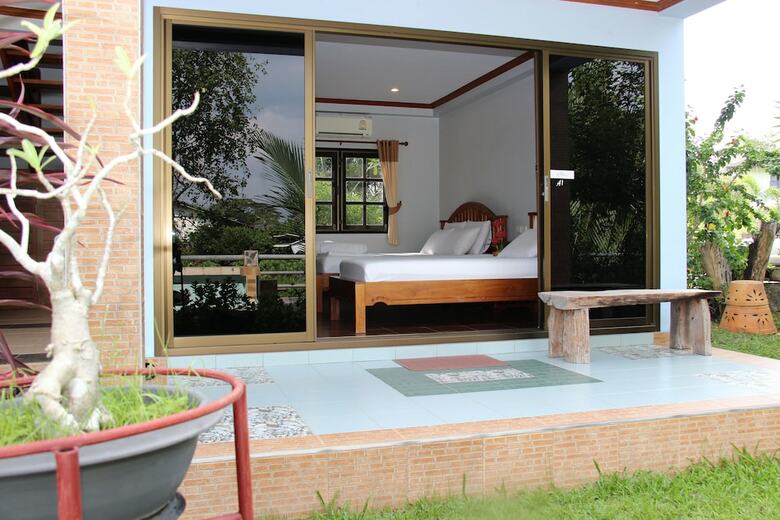 Hotel Baanrimnam Resort Trat
