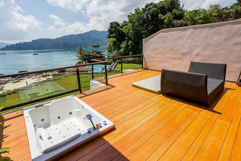 Hotel Asara Private Beach Resort