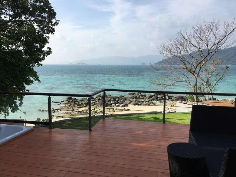 Hotel Asara Private Beach Resort