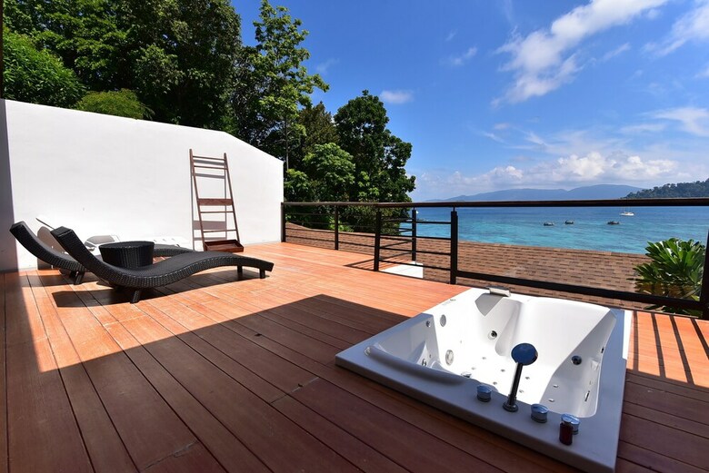 Hotel Asara Private Beach Resort