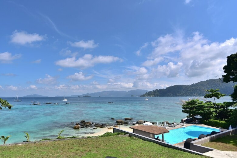 Hotel Asara Private Beach Resort