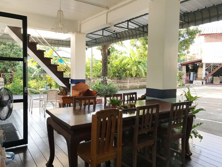 Hotel Baan Nukanong Guesthouse