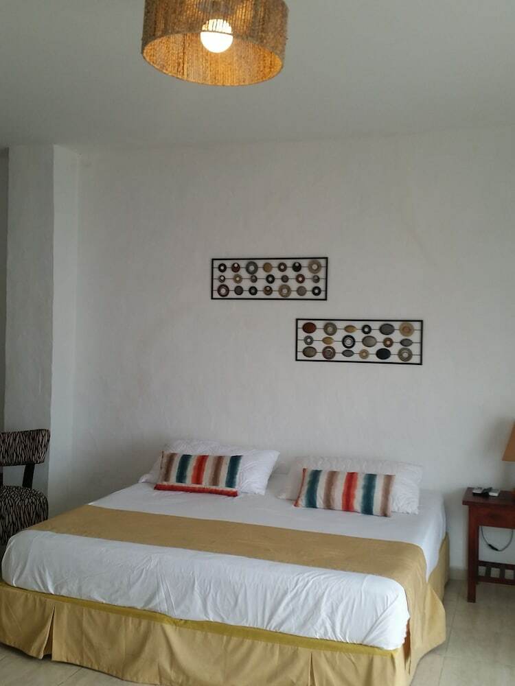 Hotel Sanctuary Puerto Cayo Lodge