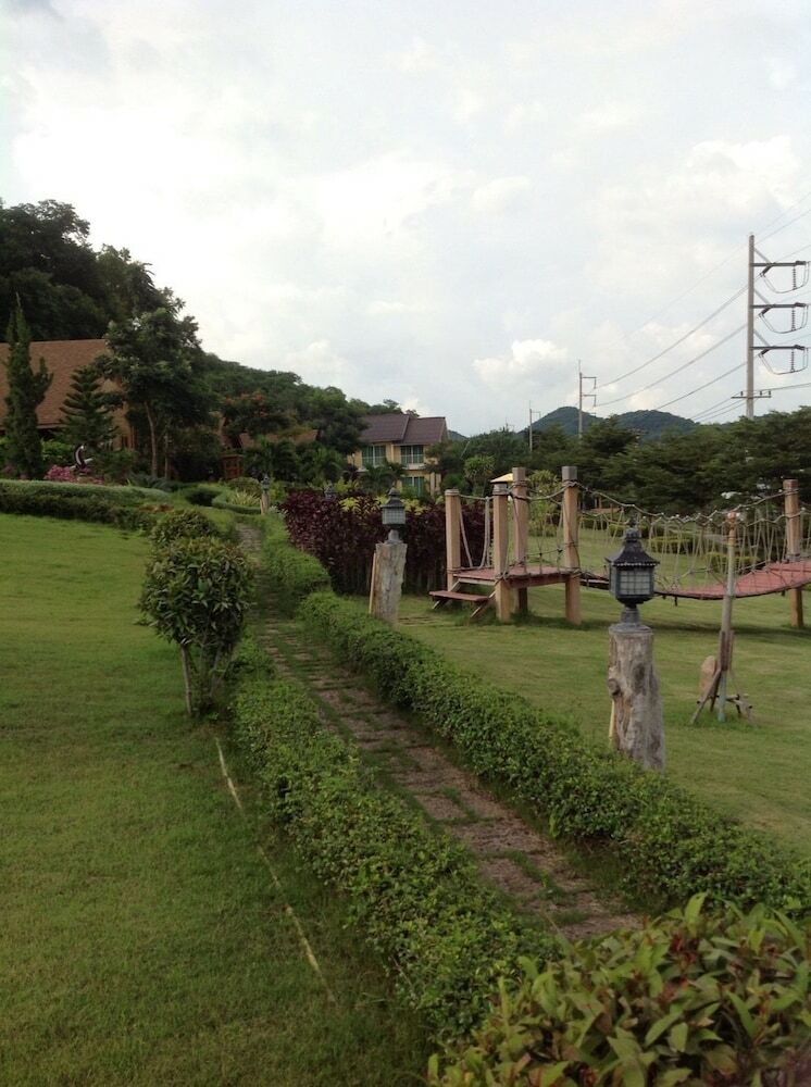 Hotel Mai Ngern Mai Thong Resort