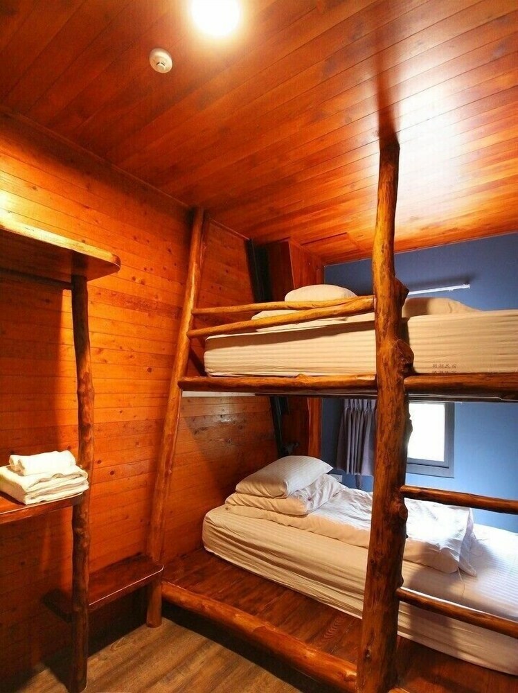 Hostal Yue Lake Backpackers