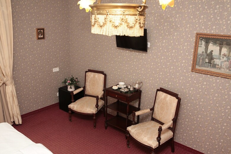 Bristol Hotel
