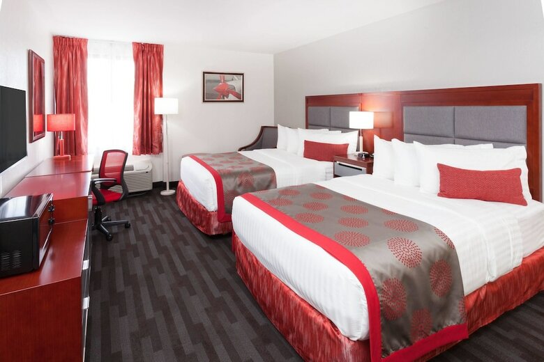 Hotel Ramada Plaza By Wyndham Chicago North Shore