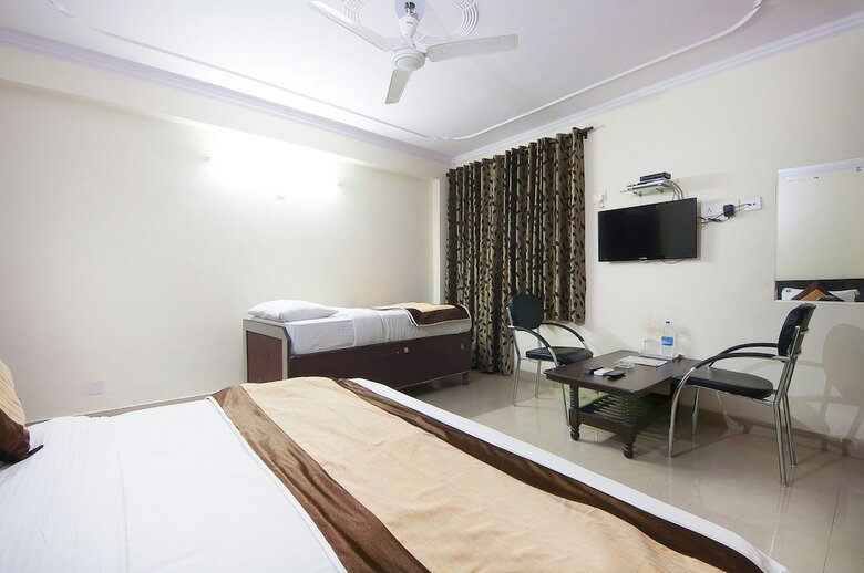 Hotel Charan Pahari