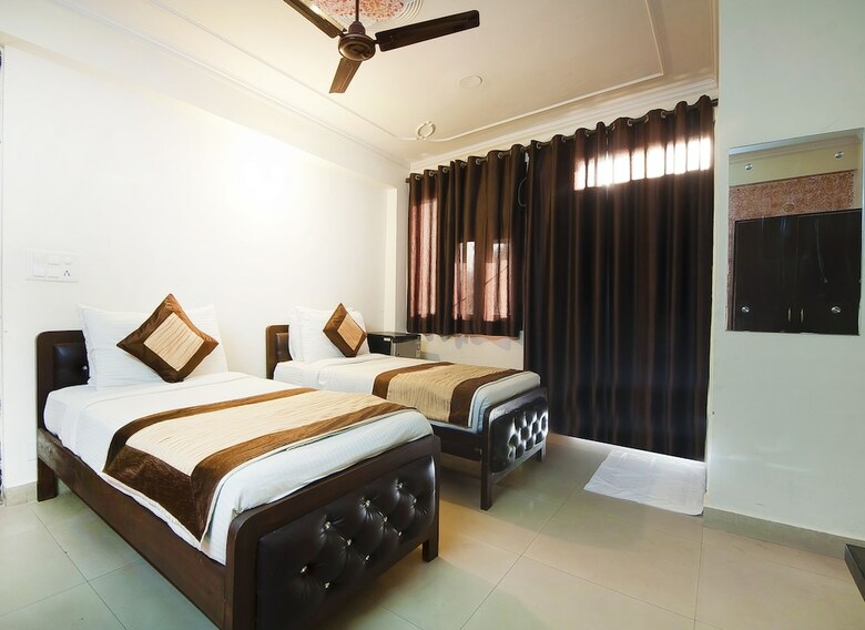 Hotel Charan Pahari