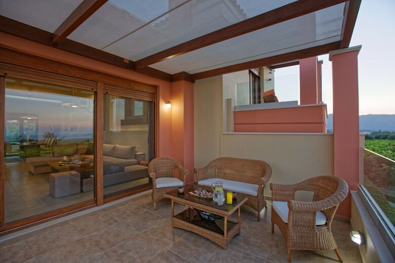 Cretan Vineyard Hill Villa Private Pool, Panoramic View, Beautiful Vineyard