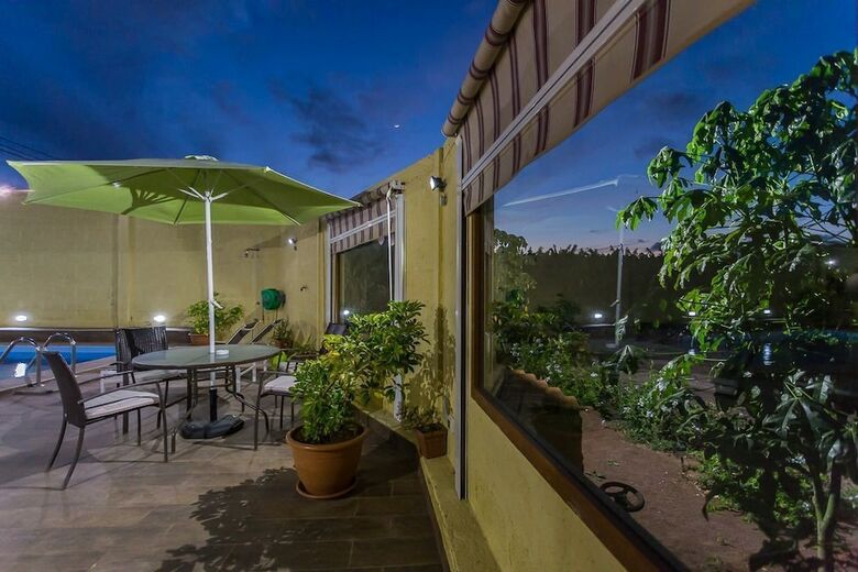 Villa Con Piscina Privada Jard�n By Lightbooking