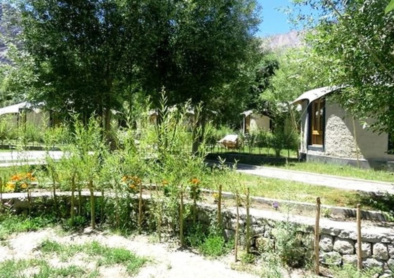 Hotel Mystique Meadows Earth Homes