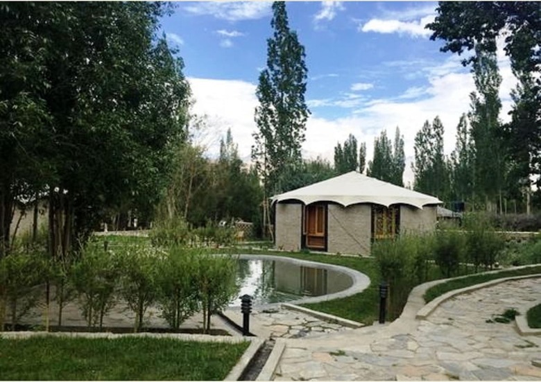 Hotel Mystique Meadows Earth Homes