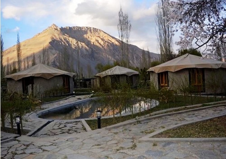 Hotel Mystique Meadows Earth Homes