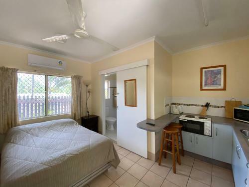 Cooktown Motel / Pams Place Hostel
